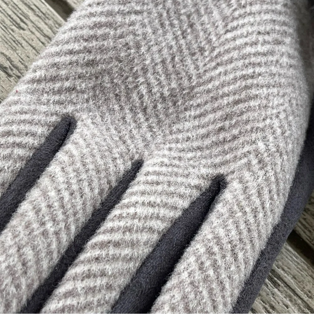 Charlie Paige Gray Fur-Trimmed Herringbone Technology Friendly Gloves NWT